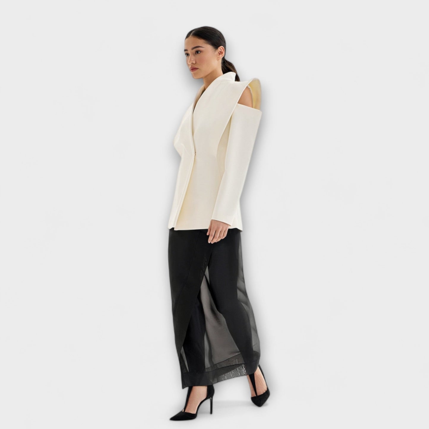 Valeria - Sculptural Shoulder Blazer